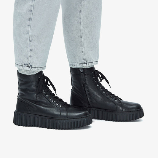 Torhill Rise Ankle Boot Black Leather | Clarks outlet