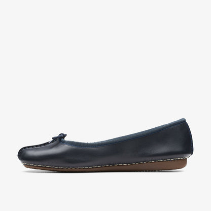 Freckle Ice Navy Leather | Clarks online