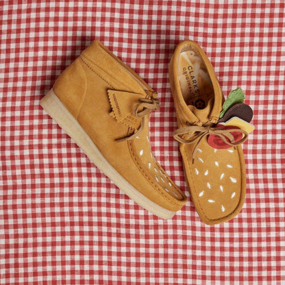 Wallabee Boot Tan Embroidery | Clarks online