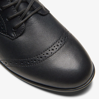 Finja Brogue Youth Black Leather | Clarks Sale