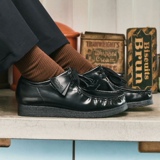 Wallabee Black Hi Shine Leather | Clarks outlet
