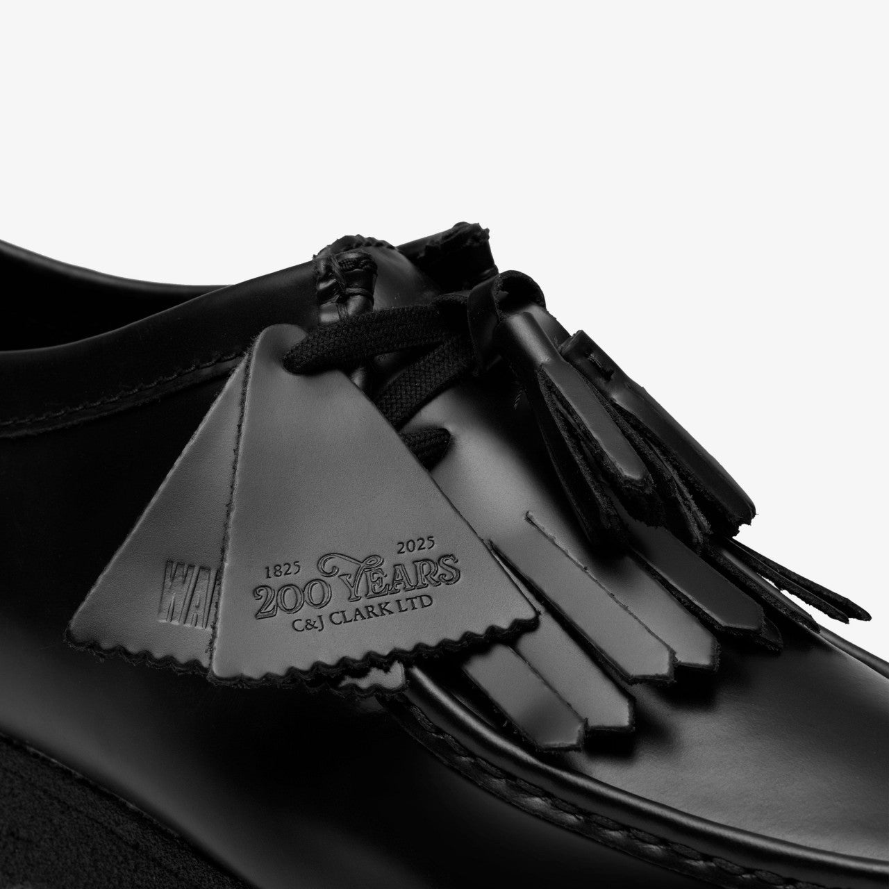 Wallabee Black Hi Shine Leather | Clarks outlet